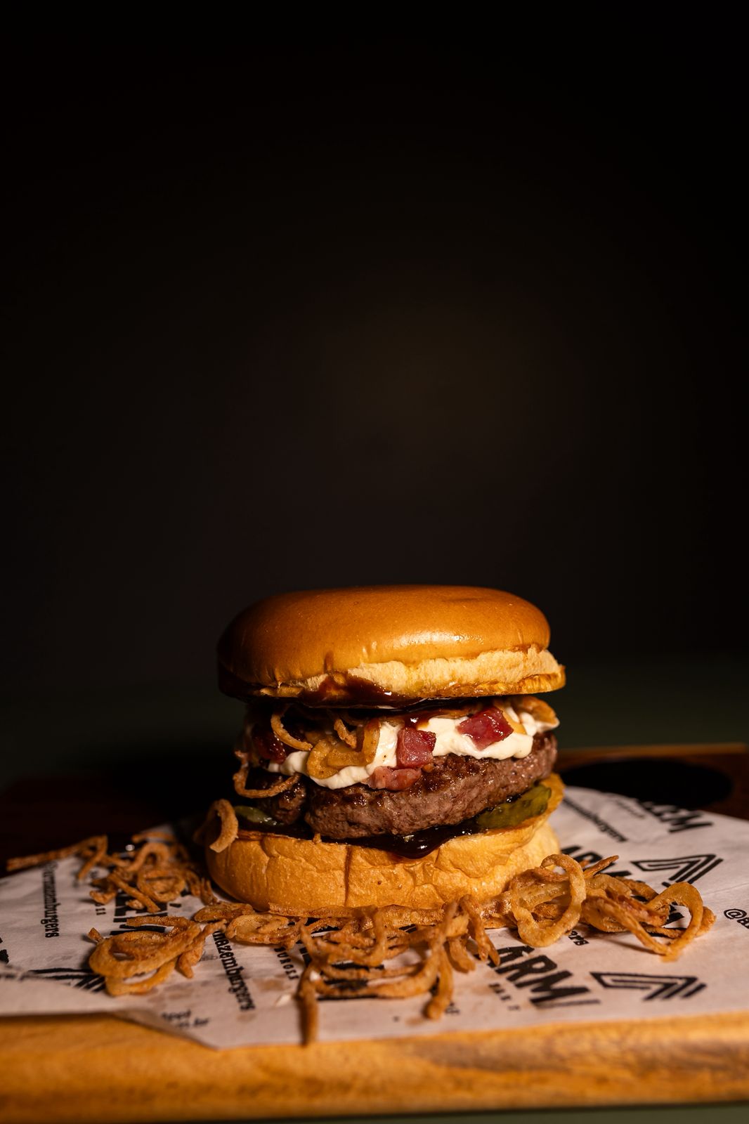 Hambúrguer artesanal Nairóbi, Armazém Bar e Burguer, Iporã do Oeste
